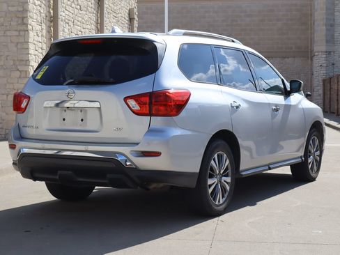 Used 2020 Nissan Pathfinder SV FWD image 3