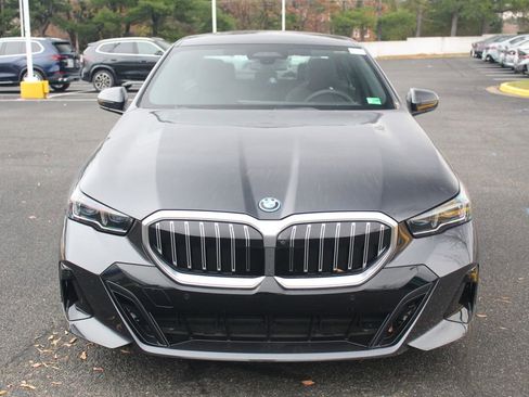 Used 2026 BMW 550e xDrive w/ Executive Package AWD/4WD image 3