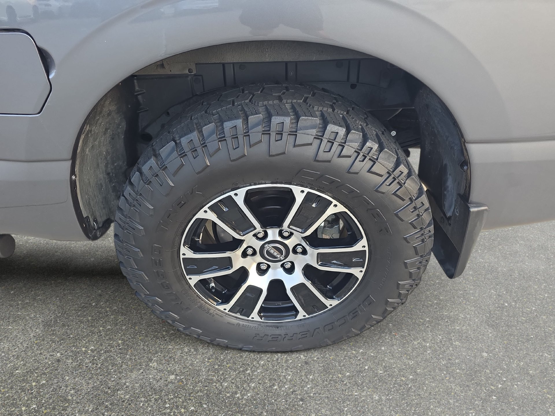 Used 2023 Nissan Titan SV w/ SV Convenience Package RWD image 29