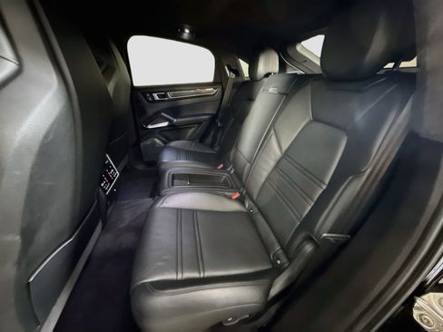 Used 2023 Porsche Cayenne Turbo AWD/4WD image 24