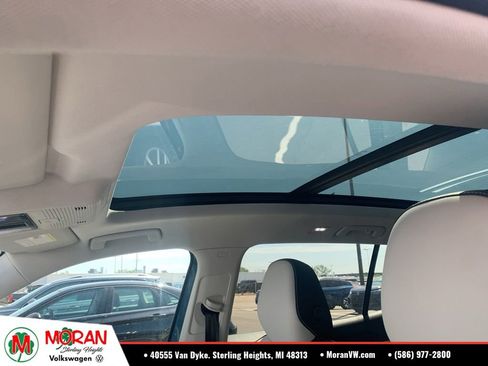 Used 2025 Volkswagen Tiguan SE w/ Panoramic Sunroof Package AWD/4WD image 11