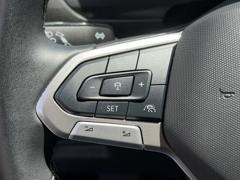 Certified 2024 Volkswagen Tiguan SE FWD image 25