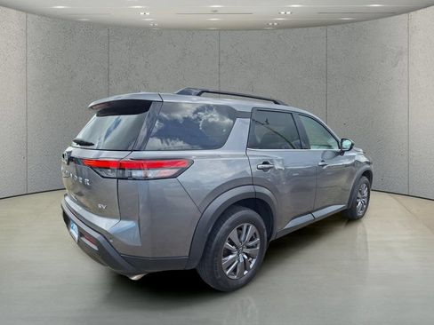 Used 2024 Nissan Pathfinder SV FWD image 5