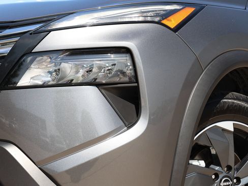 Used 2024 Nissan Rogue SV AWD/4WD image 11