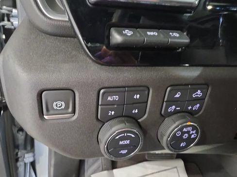 Used 2025 Chevrolet Silverado 1500 High Country w/ Technology Package AWD/4WD image 19