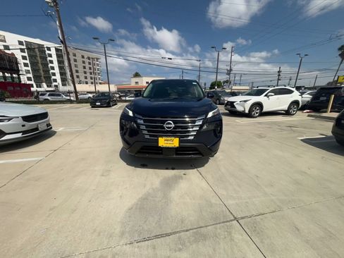 Used 2025 Nissan Rogue SV FWD image 4
