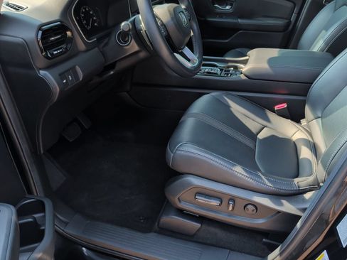 Used 2025 Honda Pilot Touring image 15