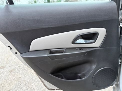 Used 2014 Chevrolet Cruze LT image 26