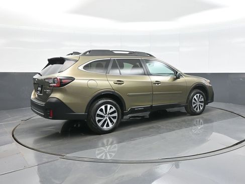 Used 2020 Subaru Outback Premium image 7