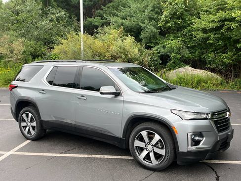 Used 2023 Chevrolet Traverse LT w/ LT Premium Package AWD/4WD image 7