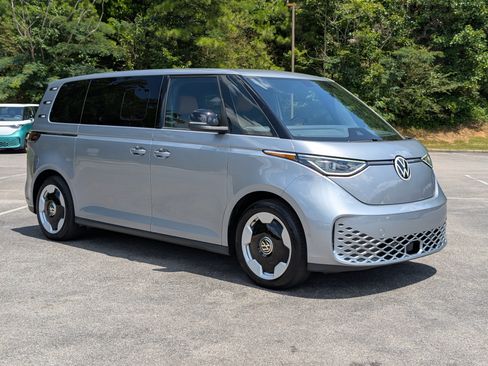 Used 2025 Volkswagen ID. Buzz 1st Edition RWD image 12