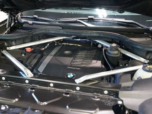 Used 2021 BMW X7 xDrive40i w/ M Sport Package AWD/4WD image 38