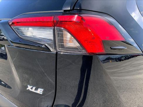 Used 2025 Toyota RAV4 XLE FWD image 30