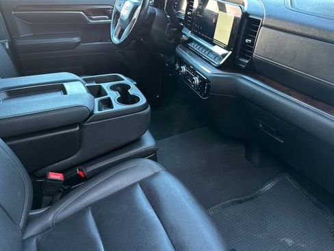 Used 2024 GMC Sierra 1500 SLT AWD/4WD image 17