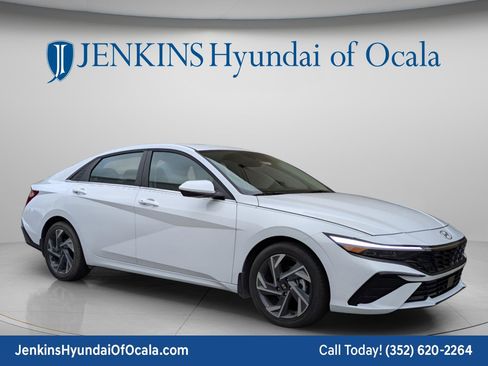 Used 2025 Hyundai Elantra SEL FWD image 1