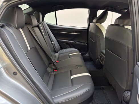Used 2025 Toyota Camry SE w/ Convenience Package image 36