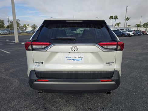 Used 2019 Toyota RAV4 Limited image 5