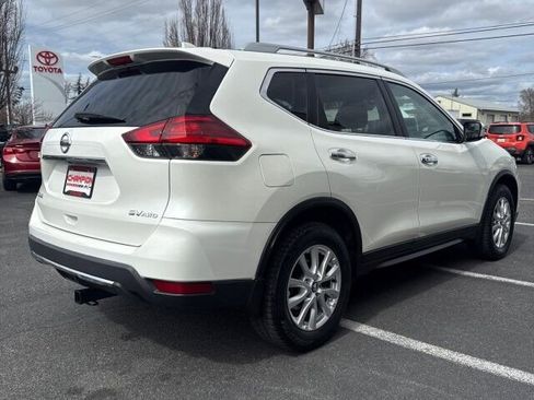 Used 2017 Nissan Rogue SV image 6