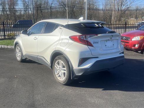 Used 2020 Toyota C-HR LE image 4