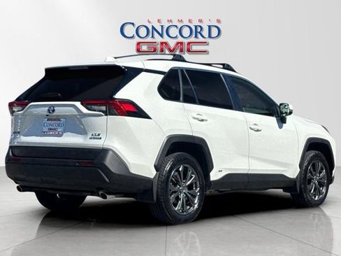 Used 2022 Toyota RAV4 XLE Premium image 4