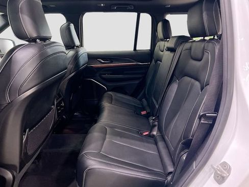 Used 2023 Jeep Grand Cherokee Overland AWD/4WD image 11