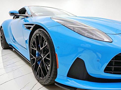 Used 2024 Aston Martin DB12 Coupe RWD image 25
