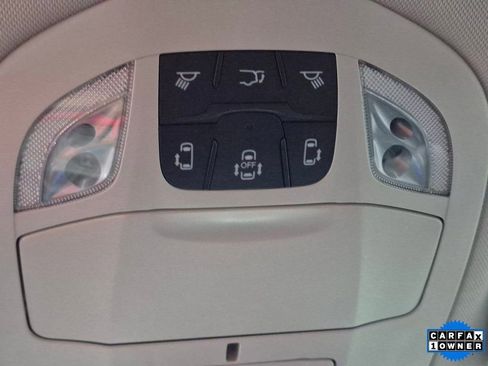 Used 2024 Chrysler Pacifica Touring-L image 19