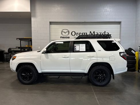 Used 2023 Toyota 4Runner SR5 Premium w/ Moonroof Package AWD/4WD image 26