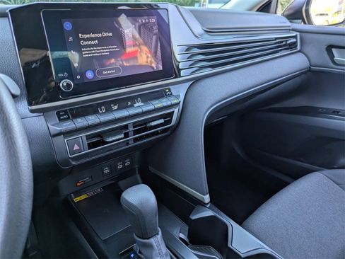 Used 2025 Toyota Camry LE image 20