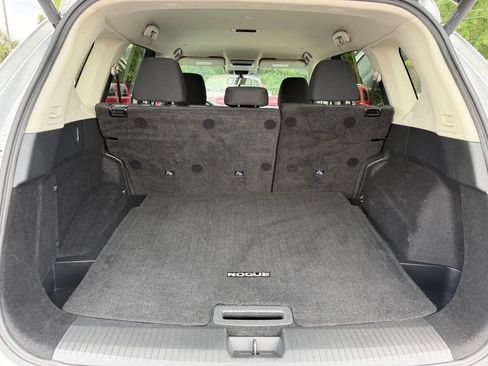 Used 2024 Nissan Rogue SV FWD image 17