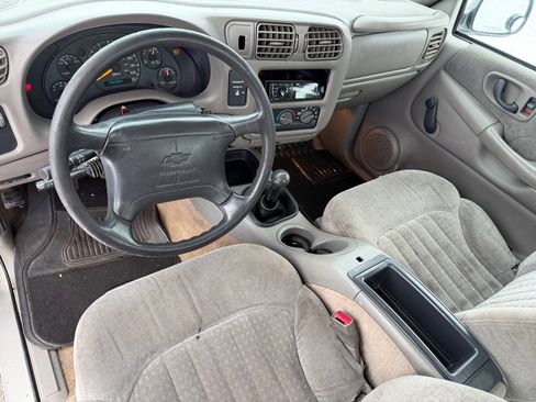 Used 1998 Chevrolet S10 Pickup LS image 10