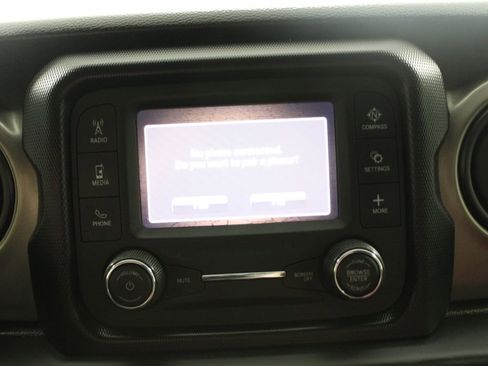 Used 2021 Jeep Gladiator Sport image 42