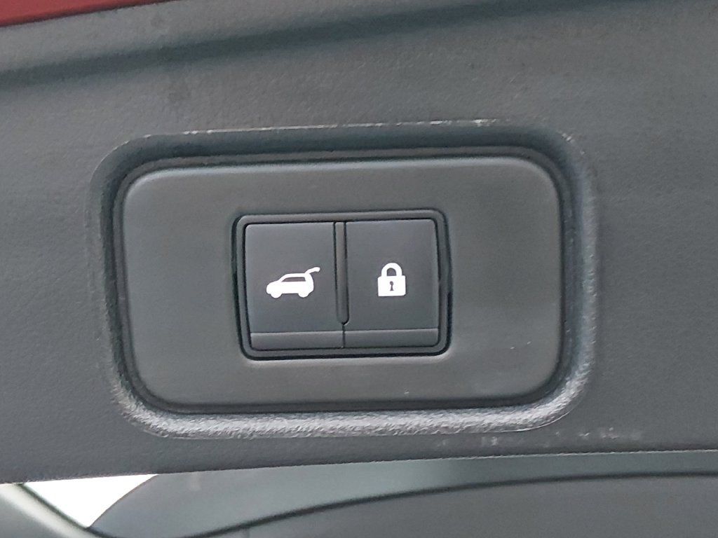 Used 2026 Nissan Pathfinder SL w/ SL Premium Package FWD image 18