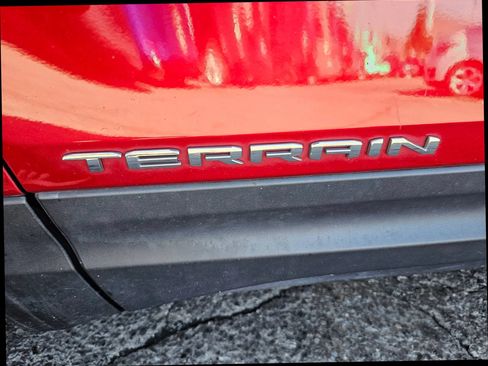 Used 2022 GMC Terrain SLT FWD image 33