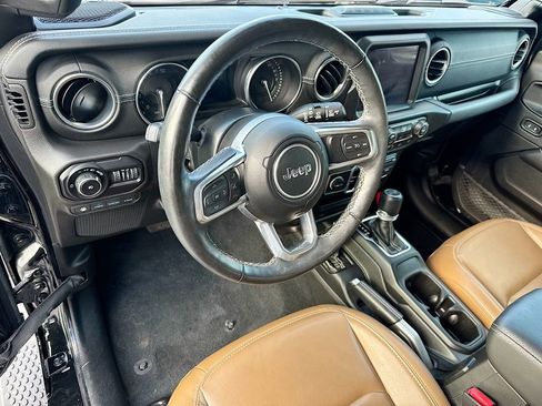 Used 2022 Jeep Wrangler Unlimited Sahara w/ Cold Weather Group AWD/4WD image 10