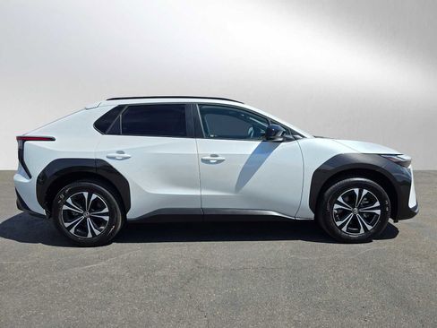 Certified 2023 Toyota bZ4X XLE image 9