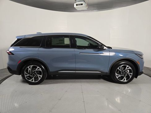 New 2026 Lincoln Nautilus Premier AWD/4WD image 3