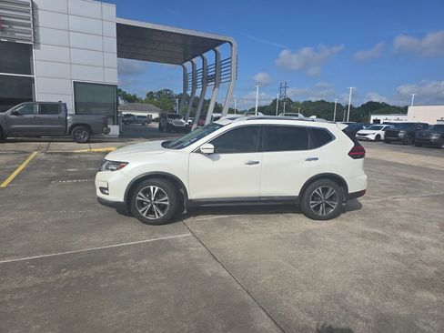 Used 2017 Nissan Rogue SL w/ SL Premium Package FWD image 3