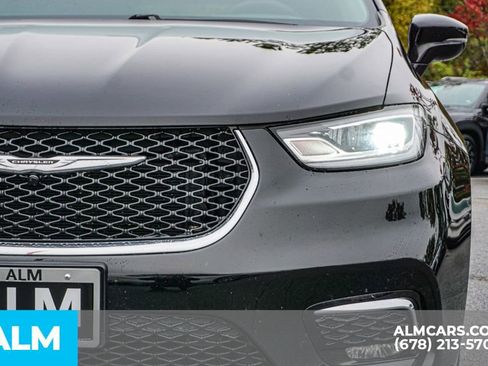 Used 2024 Chrysler Pacifica Select image 12