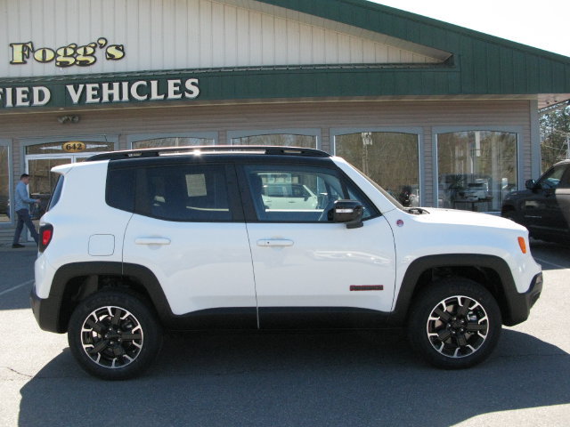 Used 2023 Jeep Renegade Trailhawk AWD/4WD image 3