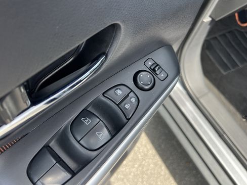 Used 2019 Nissan Kicks SR w/ Exterior Electronics Package FWD image 20