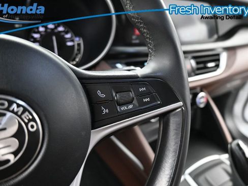 Used 2018 Alfa Romeo Stelvio AWD image 27