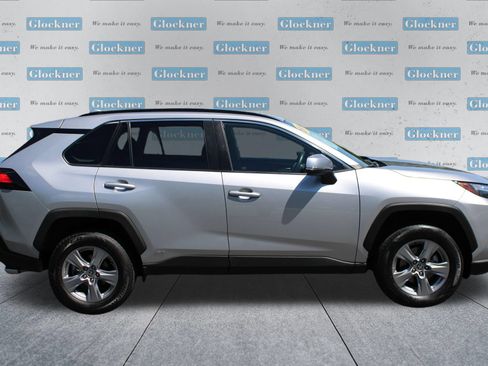 Used 2022 Toyota RAV4 XLE w/ Convenience Package AWD/4WD image 4