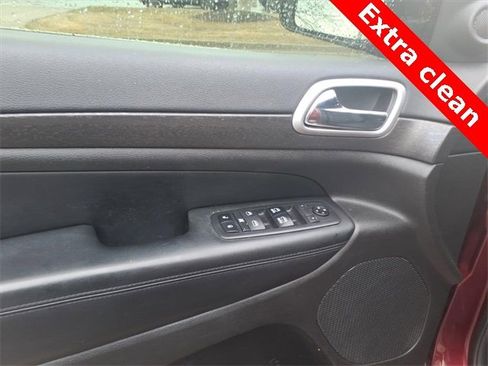 Used 2018 Jeep Grand Cherokee Laredo image 9