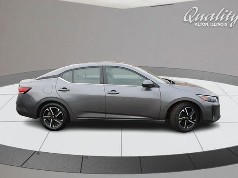 Used 2024 Nissan Sentra SV image 3