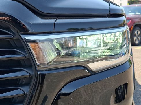 Used 2025 RAM 1500 Laramie w/ Sport Appearance Package AWD/4WD image 9