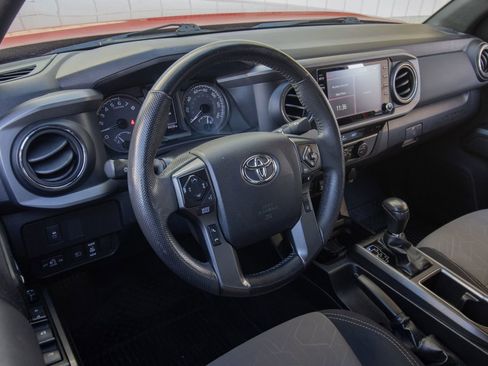 Used 2022 Toyota Tacoma TRD Off-Road image 12