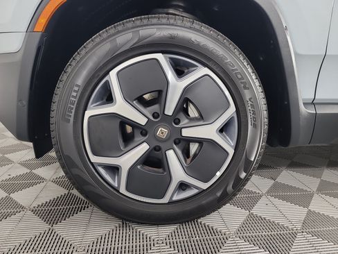 Used 2024 Rivian R1S Adventure AWD/4WD image 9