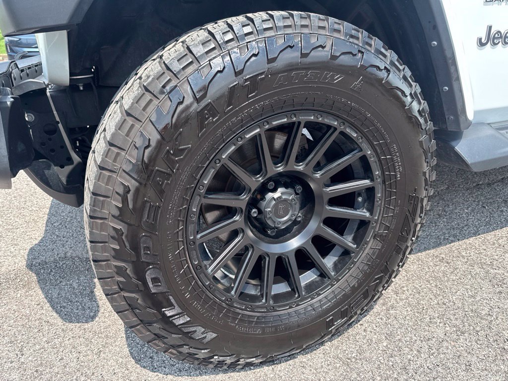 Used 2022 Jeep Wrangler Unlimited Sahara w/ LED Lighting Group AWD/4WD image 12