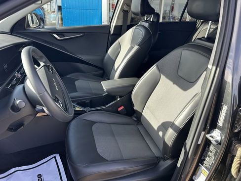Used 2023 Kia Niro EX image 12